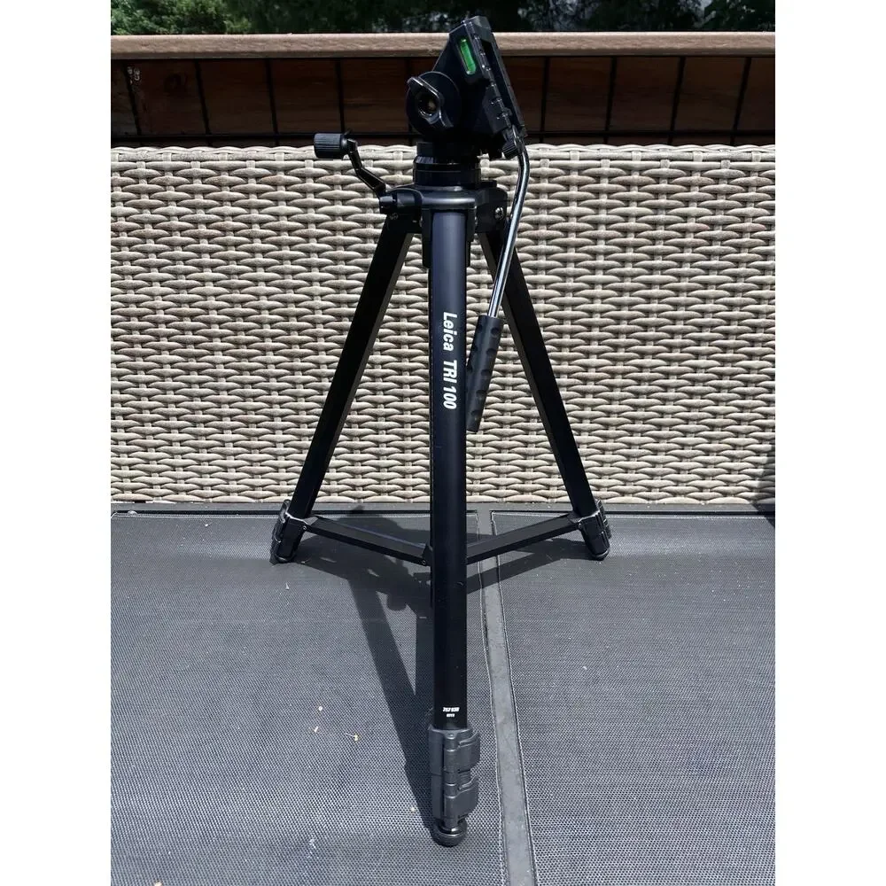 Leica TRI 100 Aluminum Tripod with Carrying Bag in Box - 70–172cm